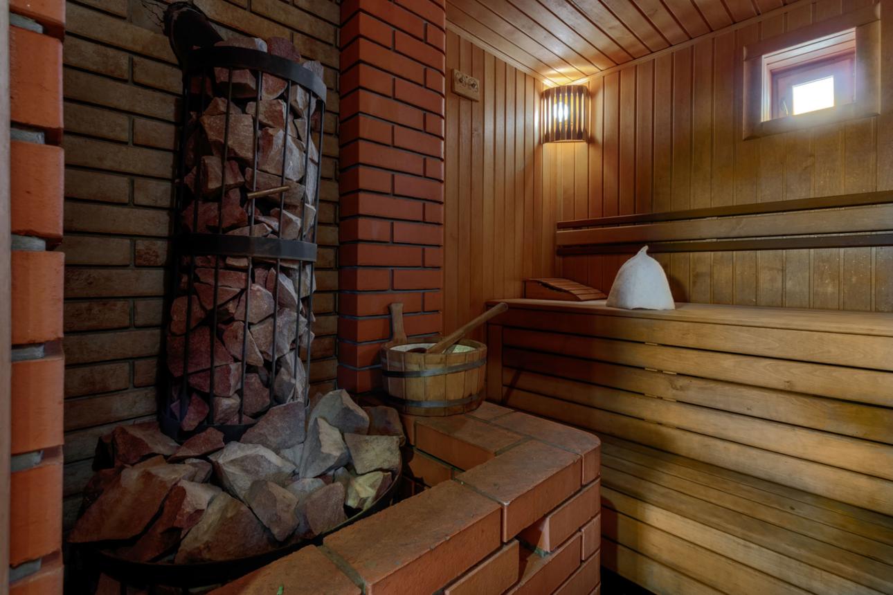 Infrared vs Traditional Saunas: Which One Is Right for Your Home?